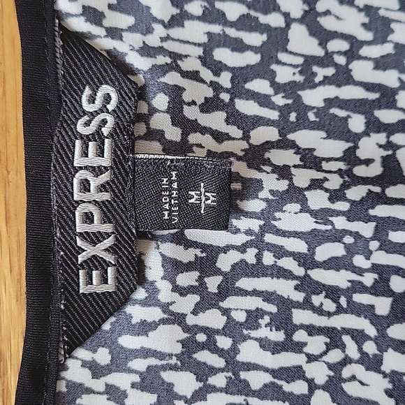 Express Cold Shoulder Blouse - Picture 2 of 7